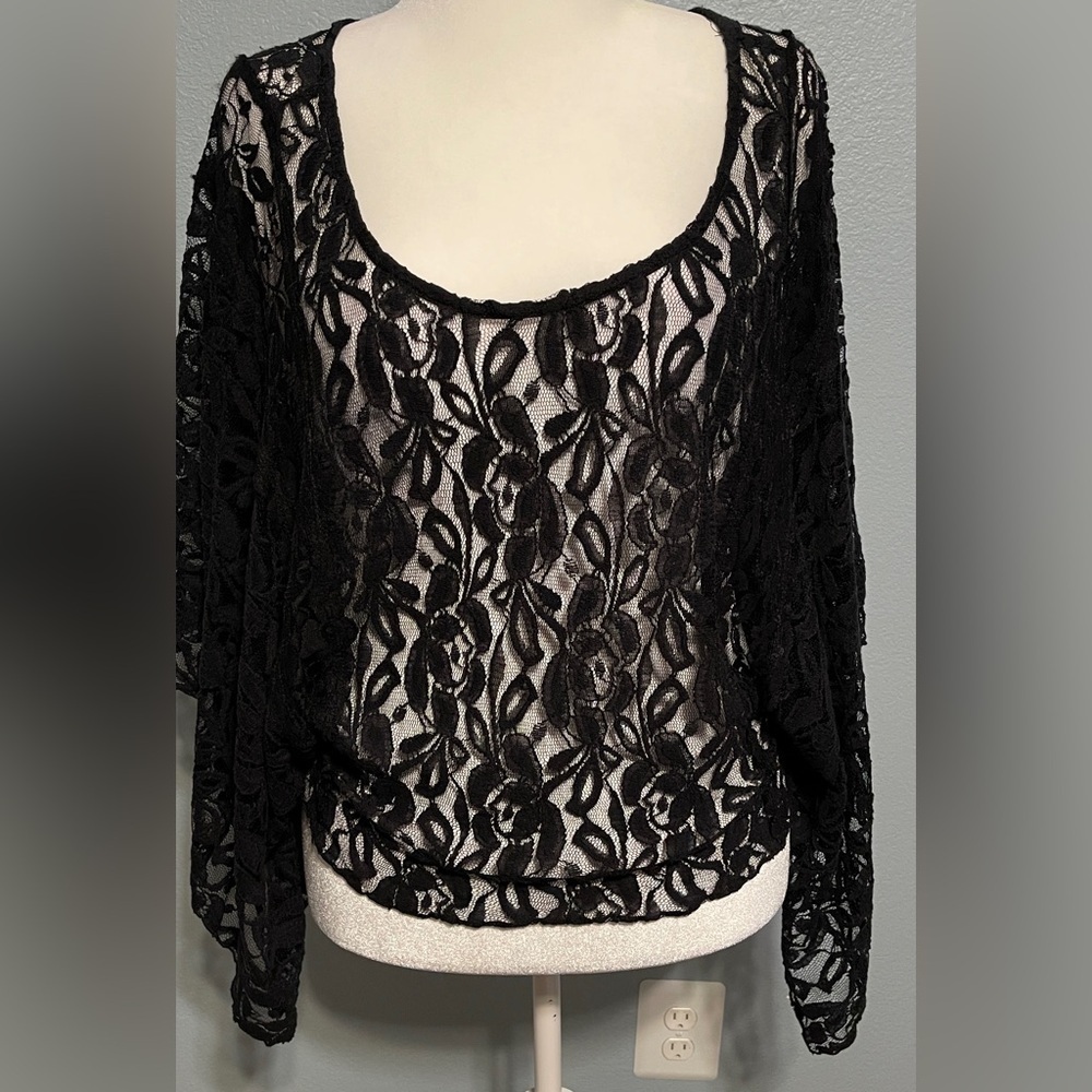 Wet Seal Women’s Black Lace Kimono Top Medium Sheer Layering Goth Chic Romantic